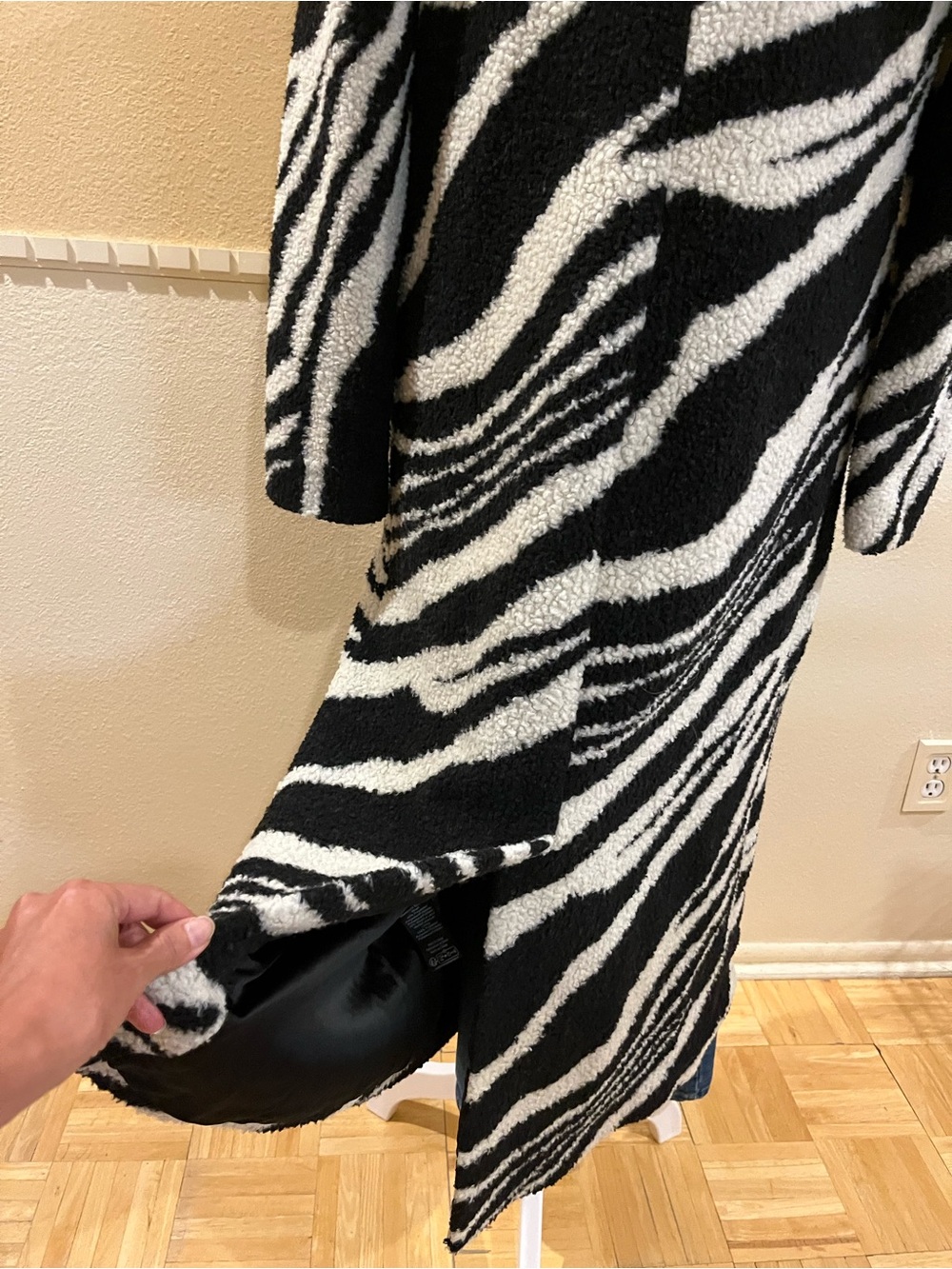 Anthropologie Hutch Zebra Print Sherpa Teddy Long Coat Black, off-white. Size S - Picture 6 of 9